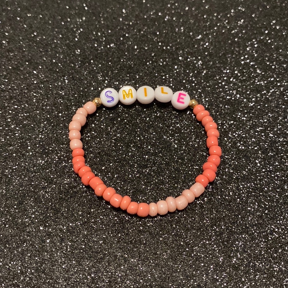 Kids peach bead stretch friendship bracelet “smile”